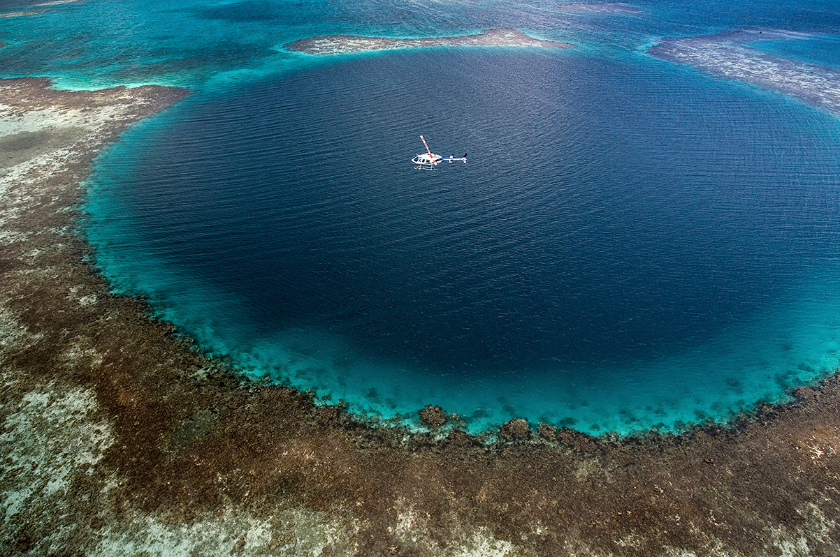 El Gran Agujero Azul (en inglés, The Great Blue Hole) es un gran sumidero o "agujero azul" de la costa de Belice. 